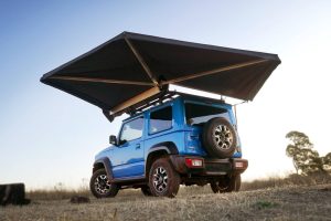 Eine Markise an einem Fahrzeug